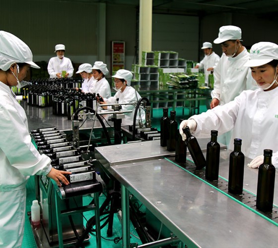 祥宇特級(jí)初榨橄欖油作為國(guó)產(chǎn)優(yōu)質(zhì)橄欖油，始終以質(zhì)量求生存、以品牌謀發(fā)展、以質(zhì)量創(chuàng)業(yè)績(jī)、以品質(zhì)追卓越。在近20年的辛苦耕耘，在品質(zhì)方面的不斷改進(jìn)..